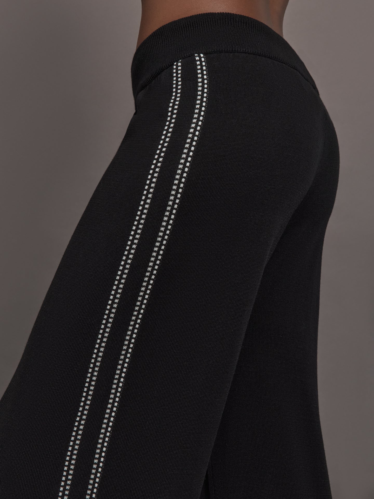 Carbon38 The Lawrence Knit Pant - Ink