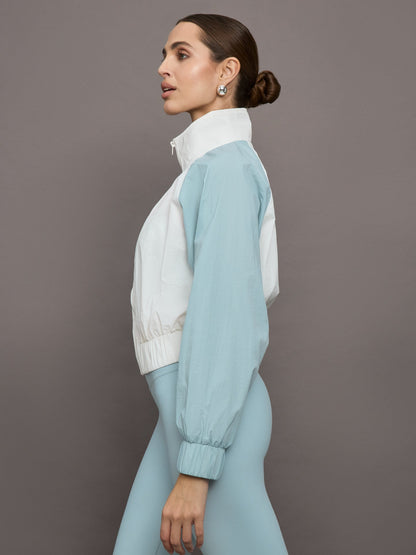 Carbon38 Colorblock Windbreaker - Cloud Dancer / Sky Blue