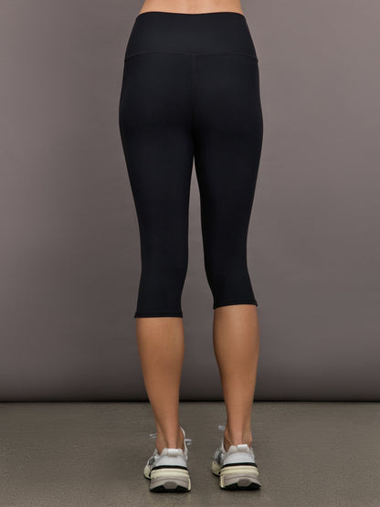 Carbon38 High Rise Capri Legging in Melt - Black
