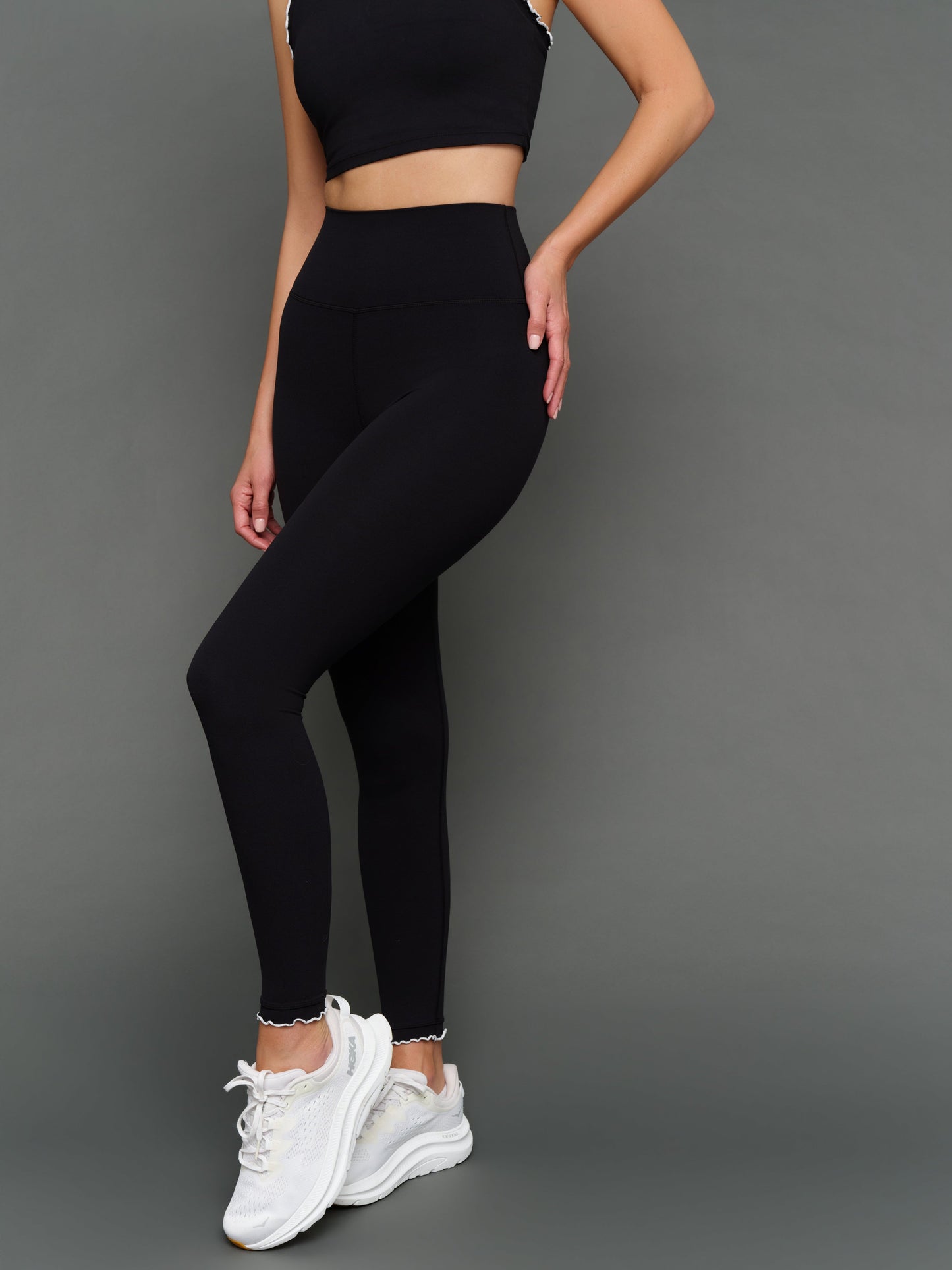 Carbon38 Contrast Scallop Edge Legging in Melt - Black/White