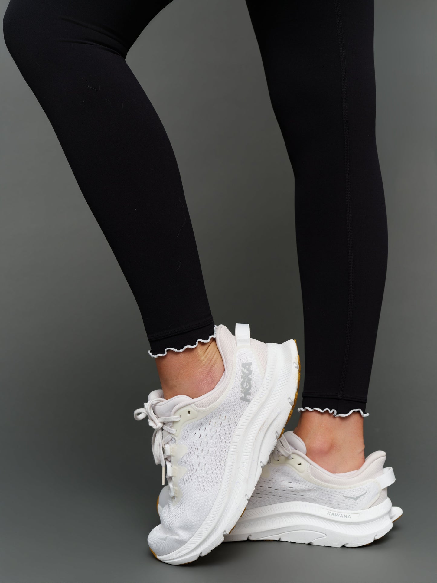 Carbon38 Contrast Scallop Edge Legging in Melt - Black/White