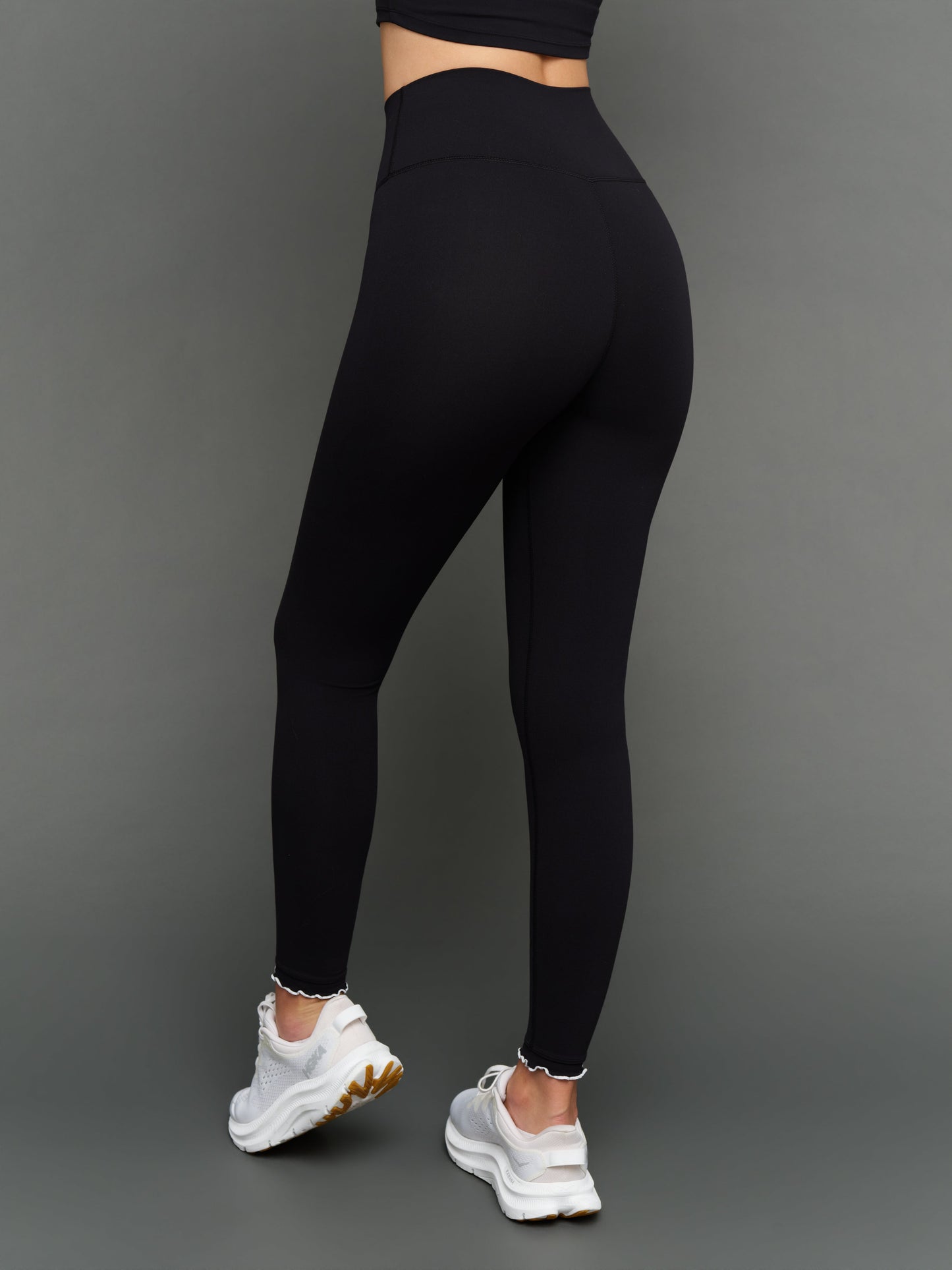 Carbon38 Contrast Scallop Edge Legging in Melt - Black/White
