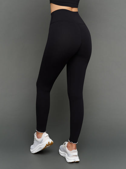 Carbon38 Contrast Scallop Edge Legging in Melt - Black/White