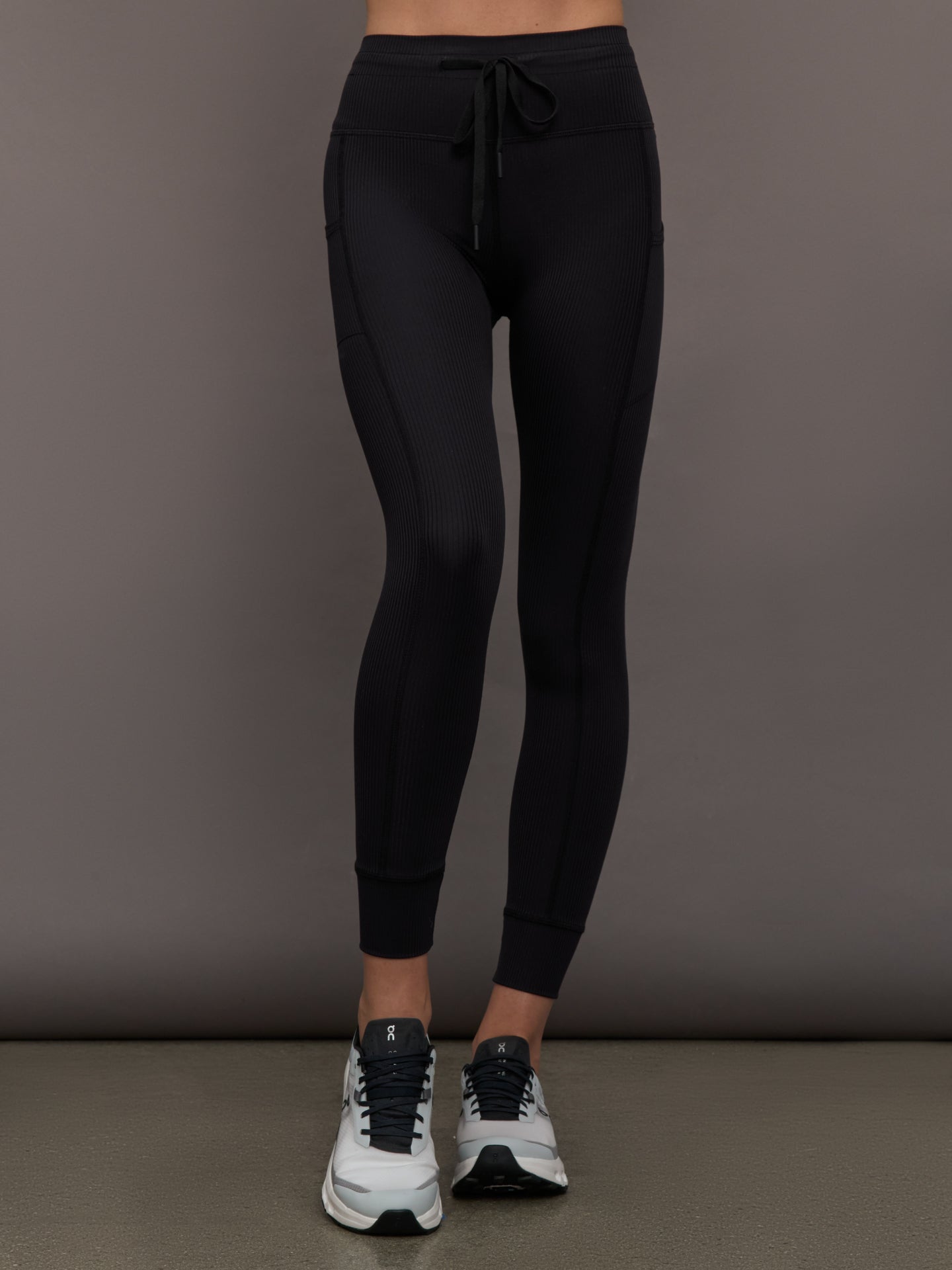 Carbon38 High Rise Pocket Legging in Ribbed Melt - Black