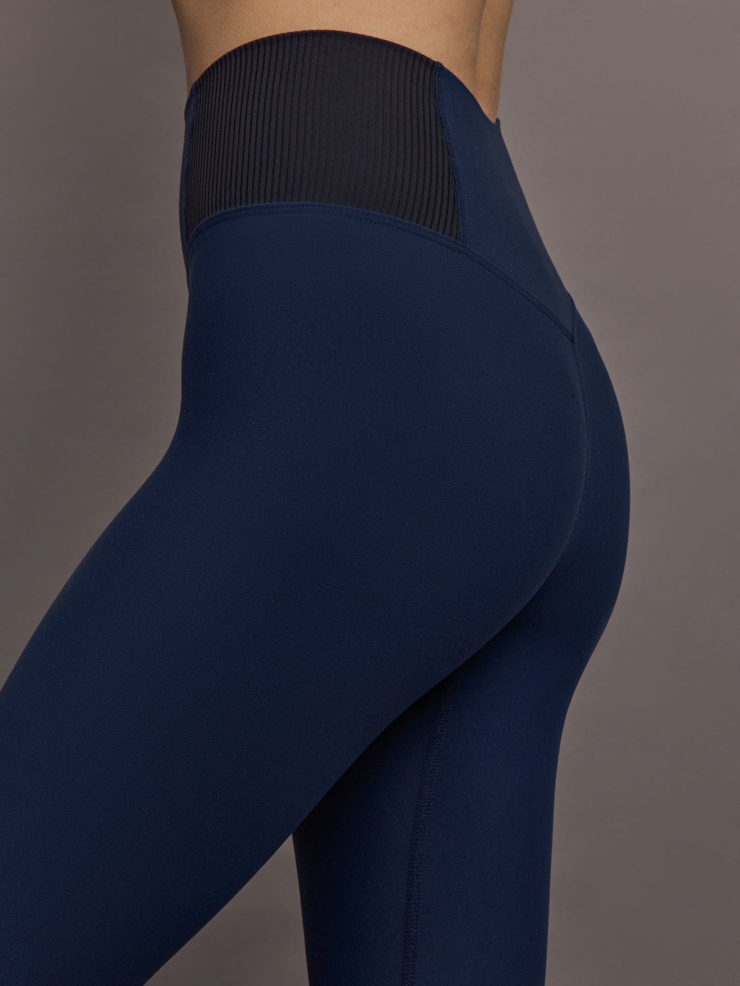 Carbon38 Seamed Legging in Melt - Navy/Black