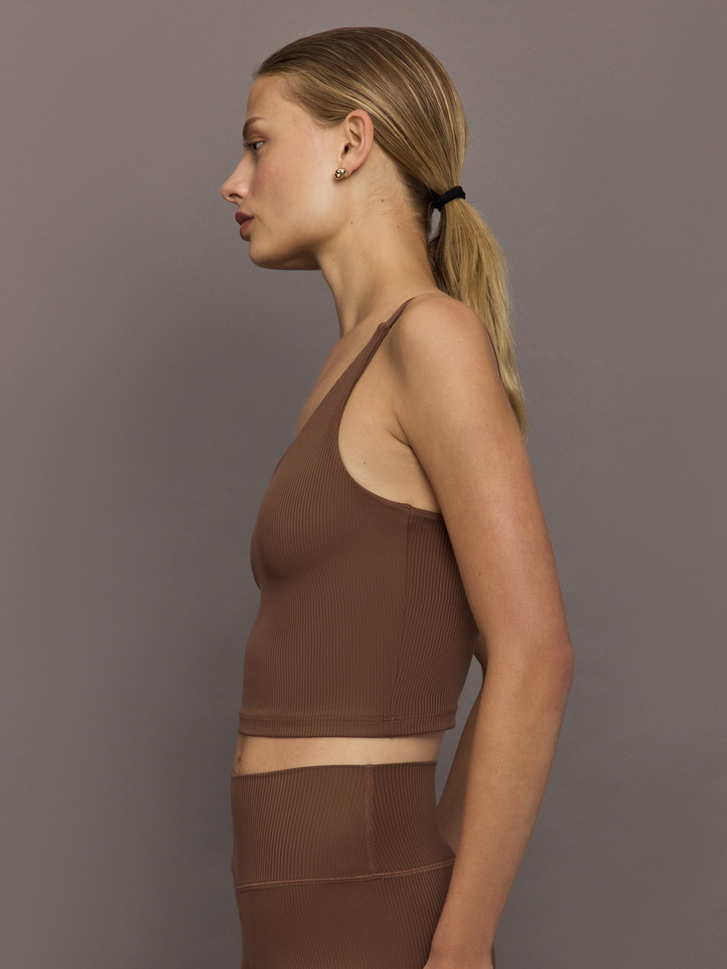 Carbon38 V-Neck Tank in Ribbed Melt - Cocoa Brown