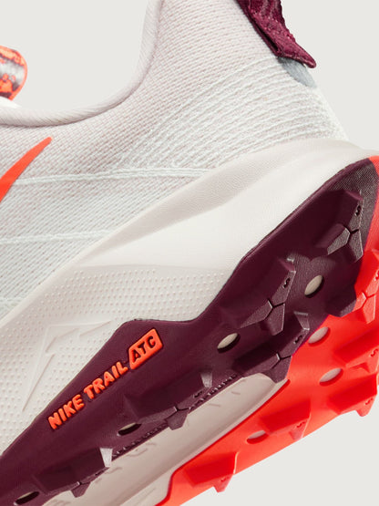 Carbon38 Nike Wildhorse 10 - Sail/Hyper Crimson-Silt Red