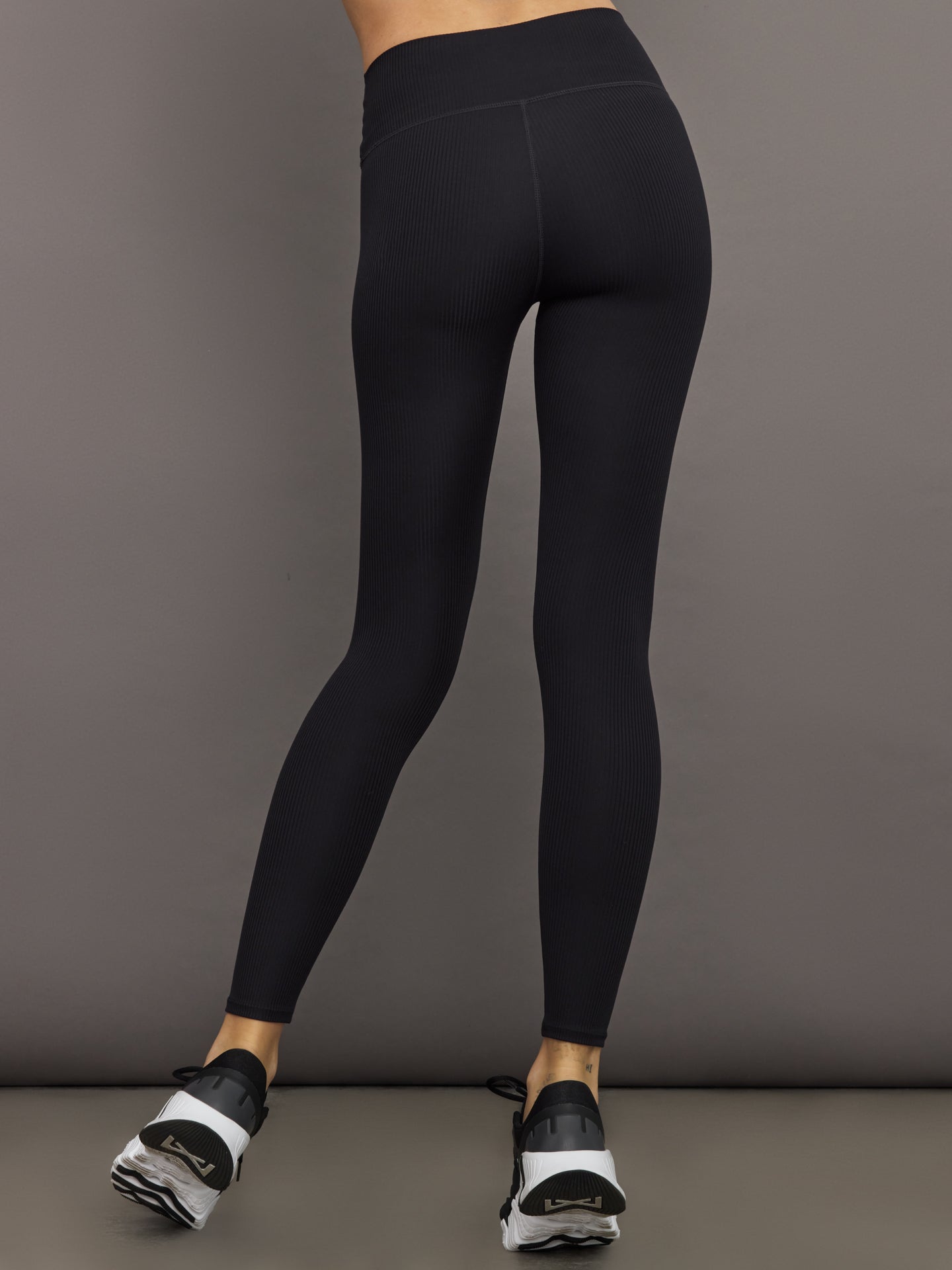 Carbon38 High Rise Legging in Ribbed Melt - Black
