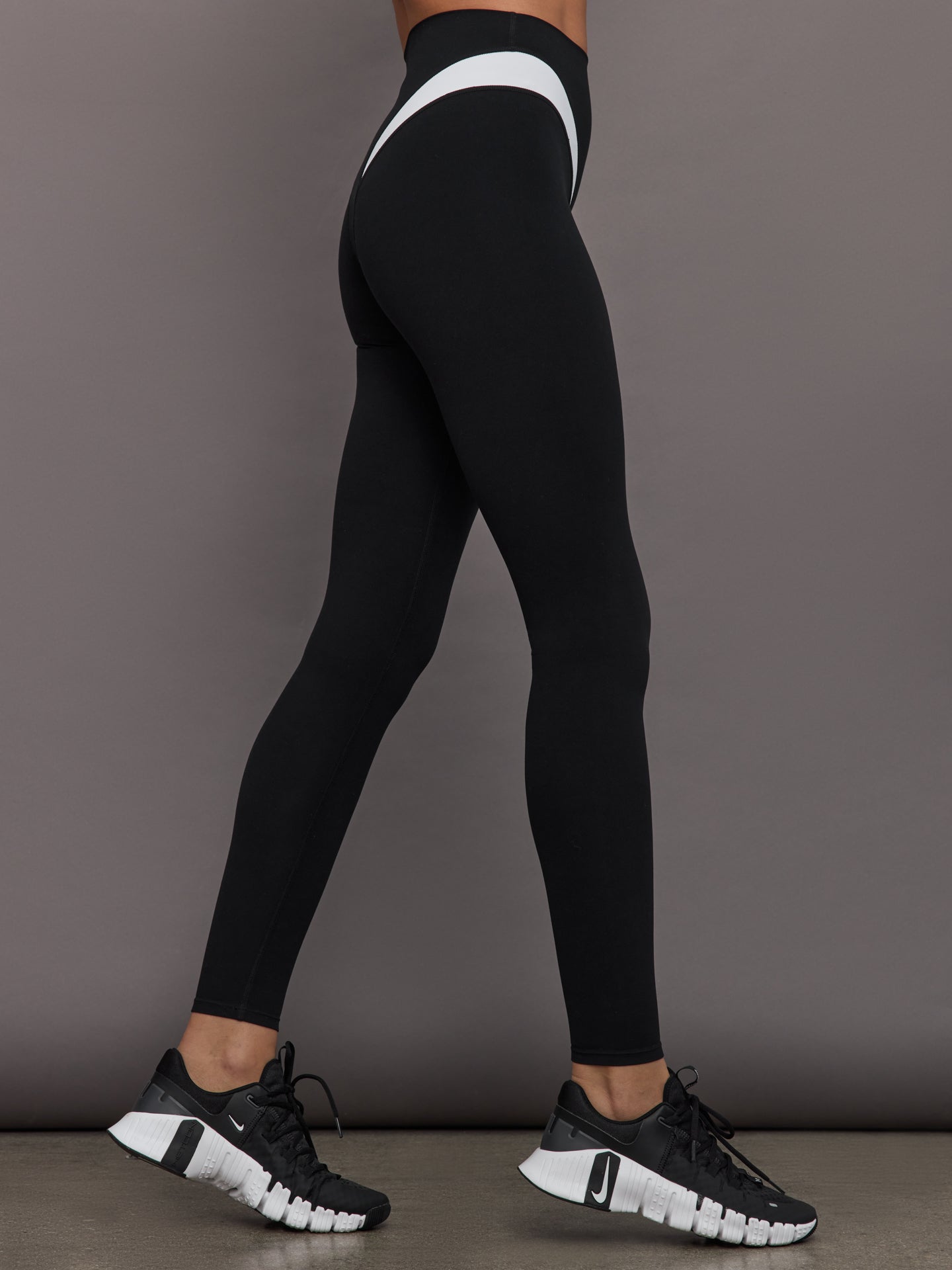 Carbon38 Spliced Colorblock Legging in Melt - Black / White