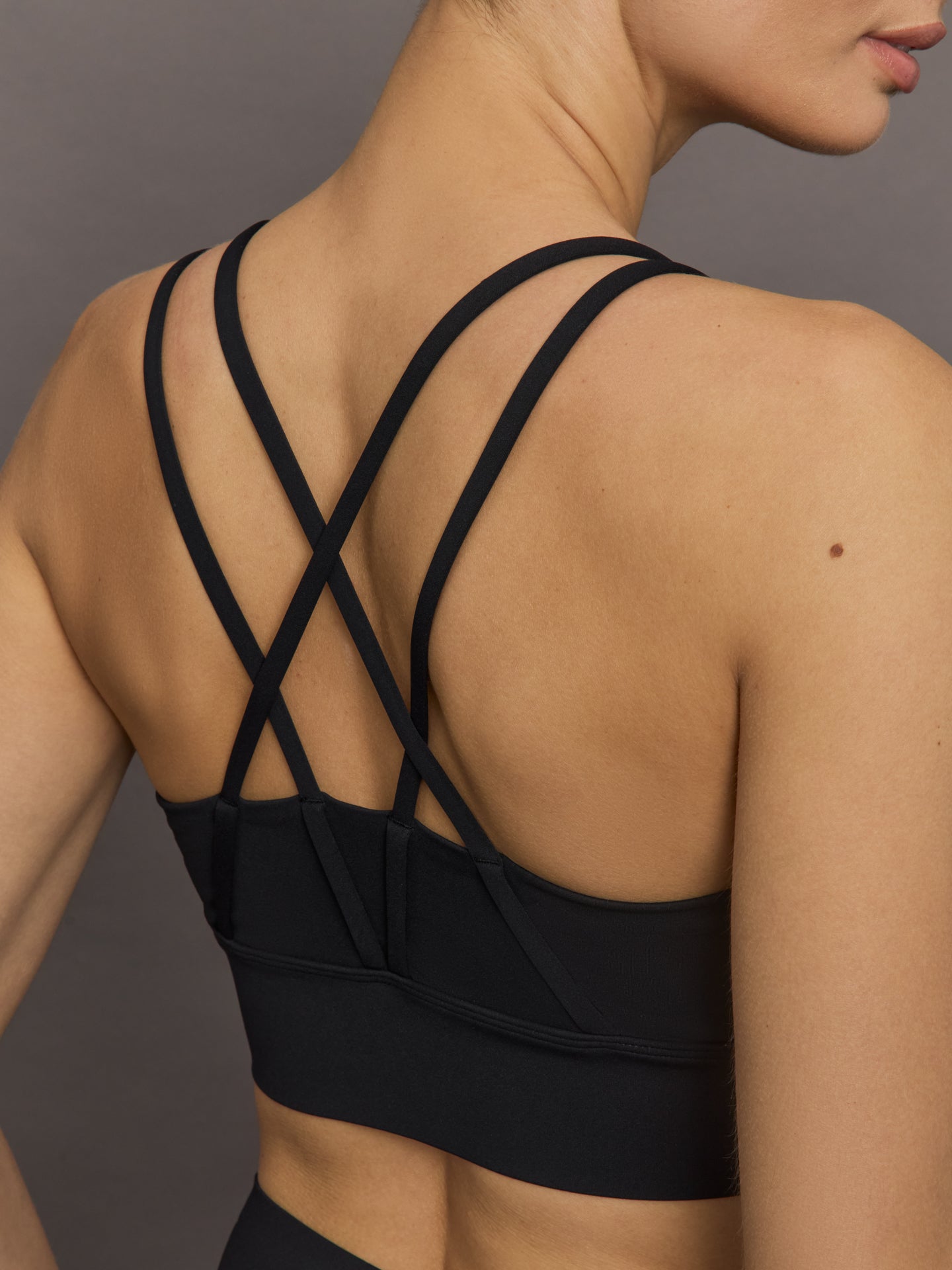Carbon38 Multi Strap Active Bra in Diamond Compression - Black