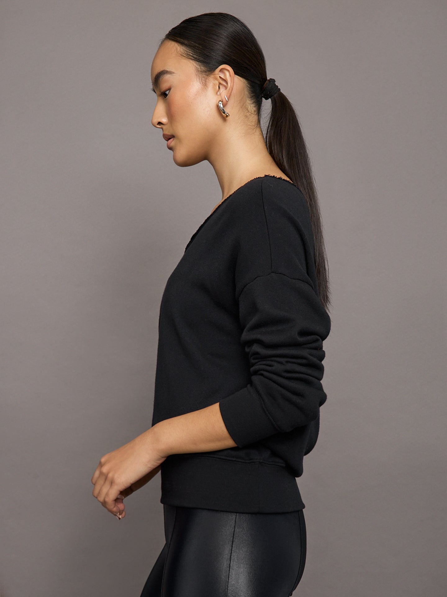 Carbon38 Off Shoulder Sweatshirt in French Terry - BLACK
