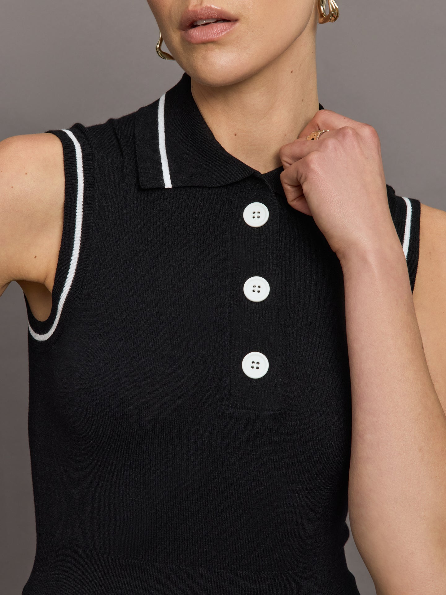 Carbon38 Tennis Sleeveless Polo - Black/ White