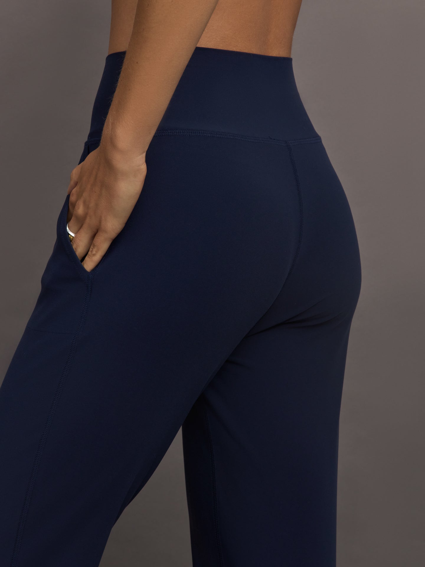 Carbon38 Jogger in Melt - Navy Blazer