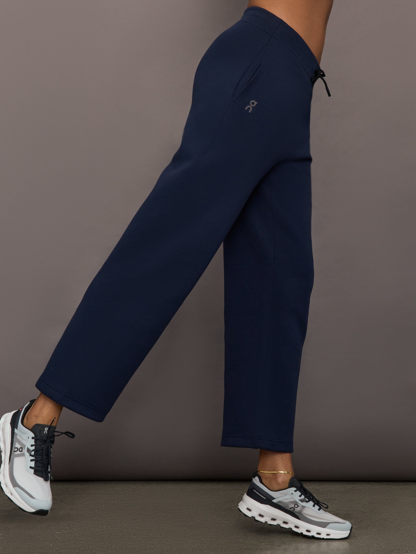 Carbon38 Focus Tech Sweatpants - Navy