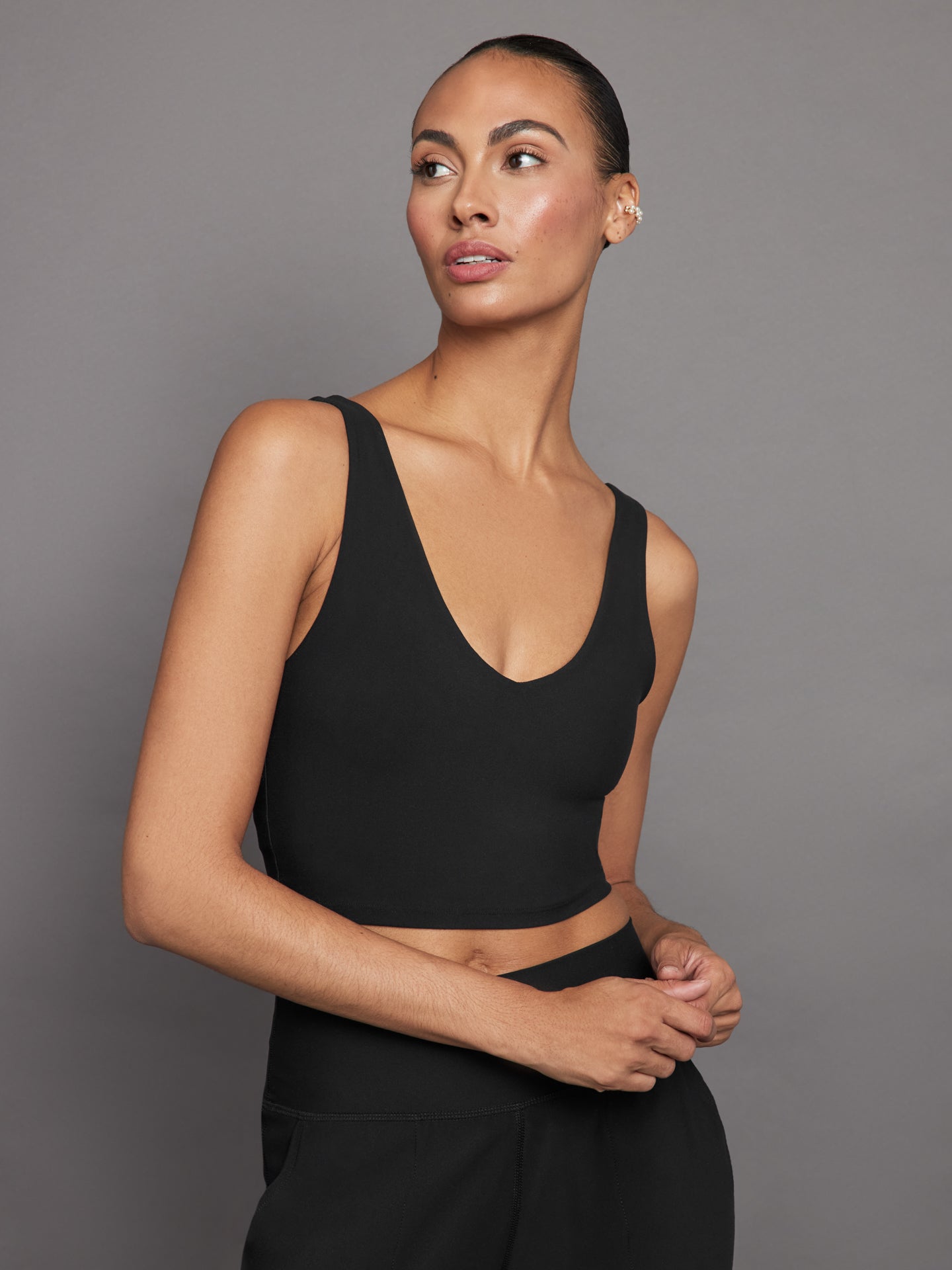 Carbon38 V-Neck Longline Bra in Melt - Black