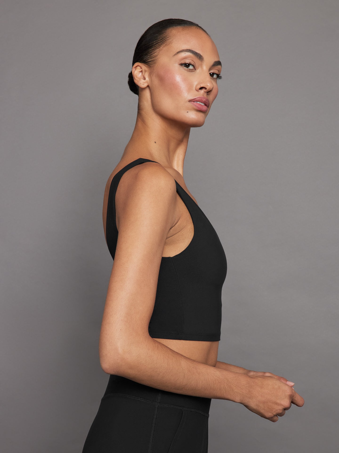 Carbon38 V-Neck Longline Bra in Melt - Black