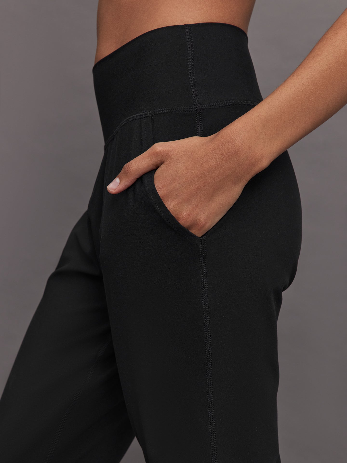 Carbon38 Jogger in Melt - Black