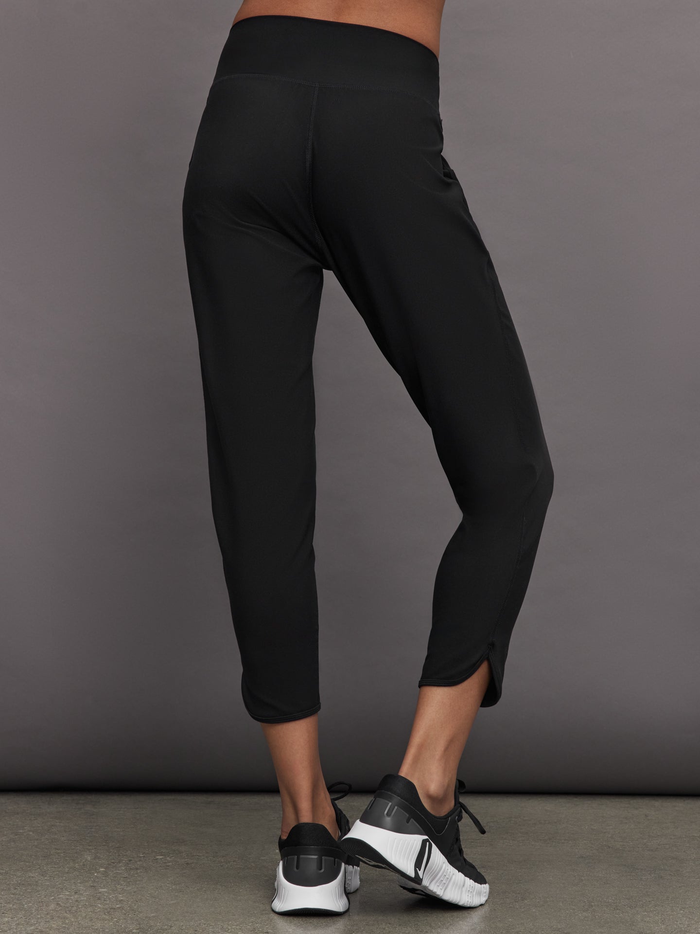 Carbon38 Jogger in Melt - Black