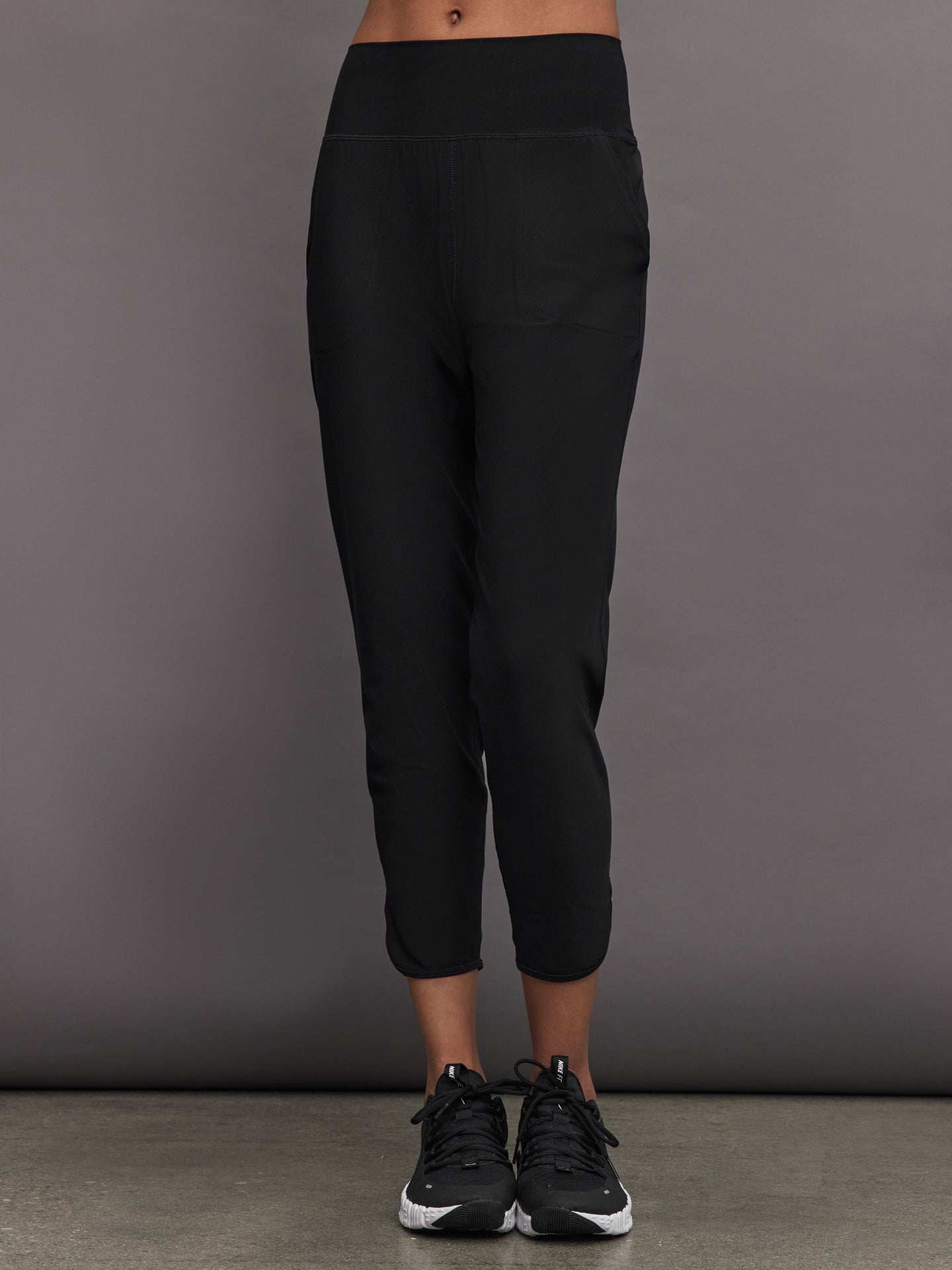 Carbon38 Jogger in Melt - Black