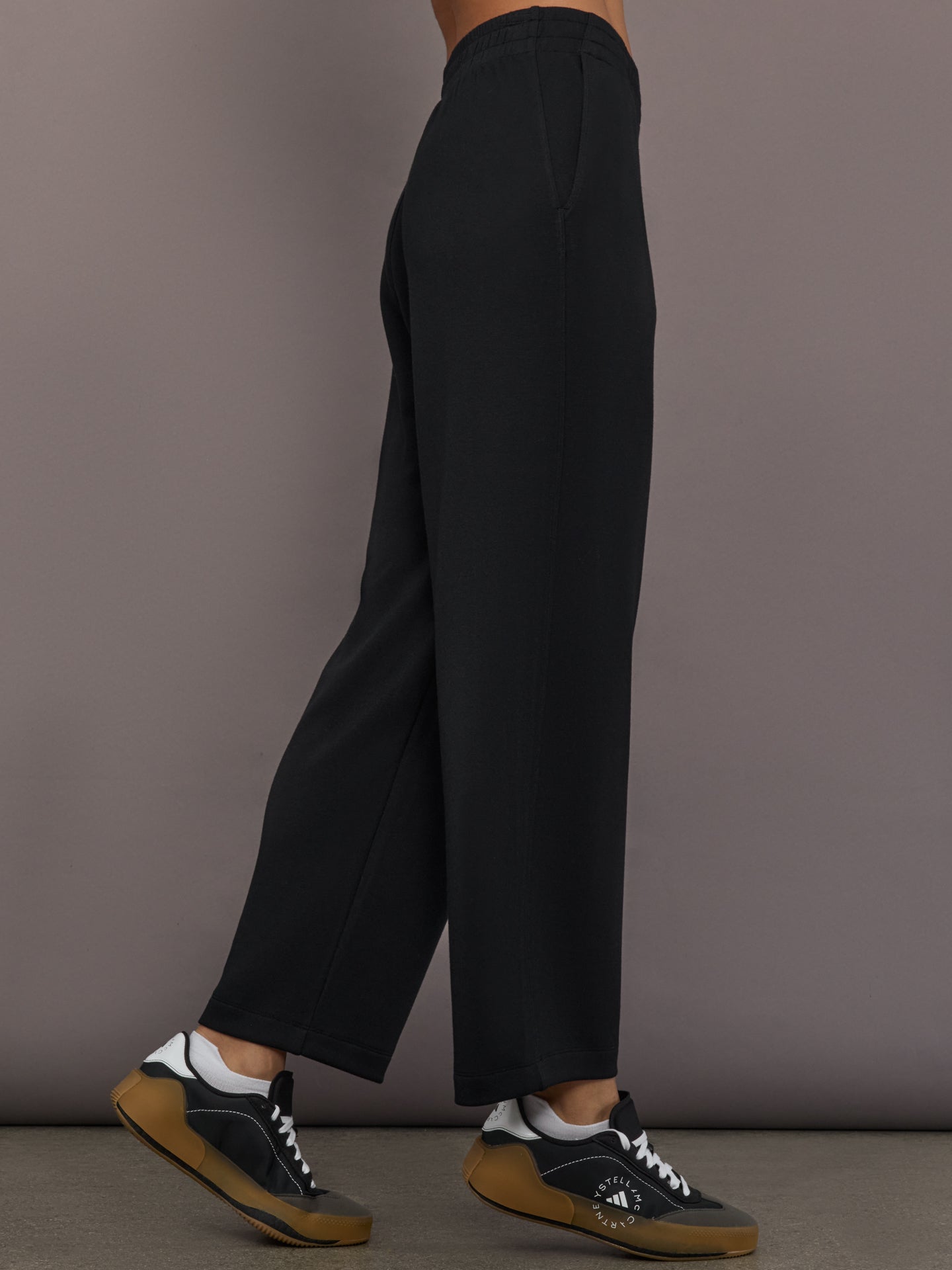 Carbon38 Barrel Leg Pant in Interlock - Black