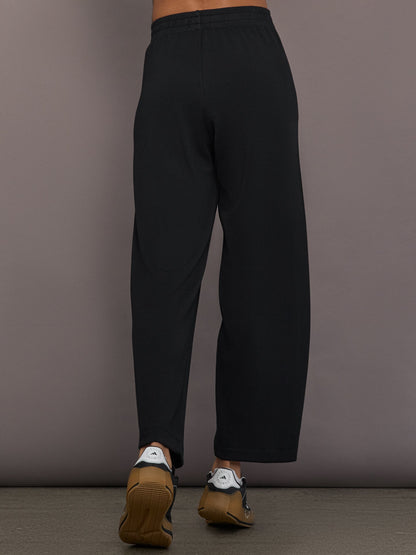 Carbon38 Barrel Leg Pant in Interlock - Black