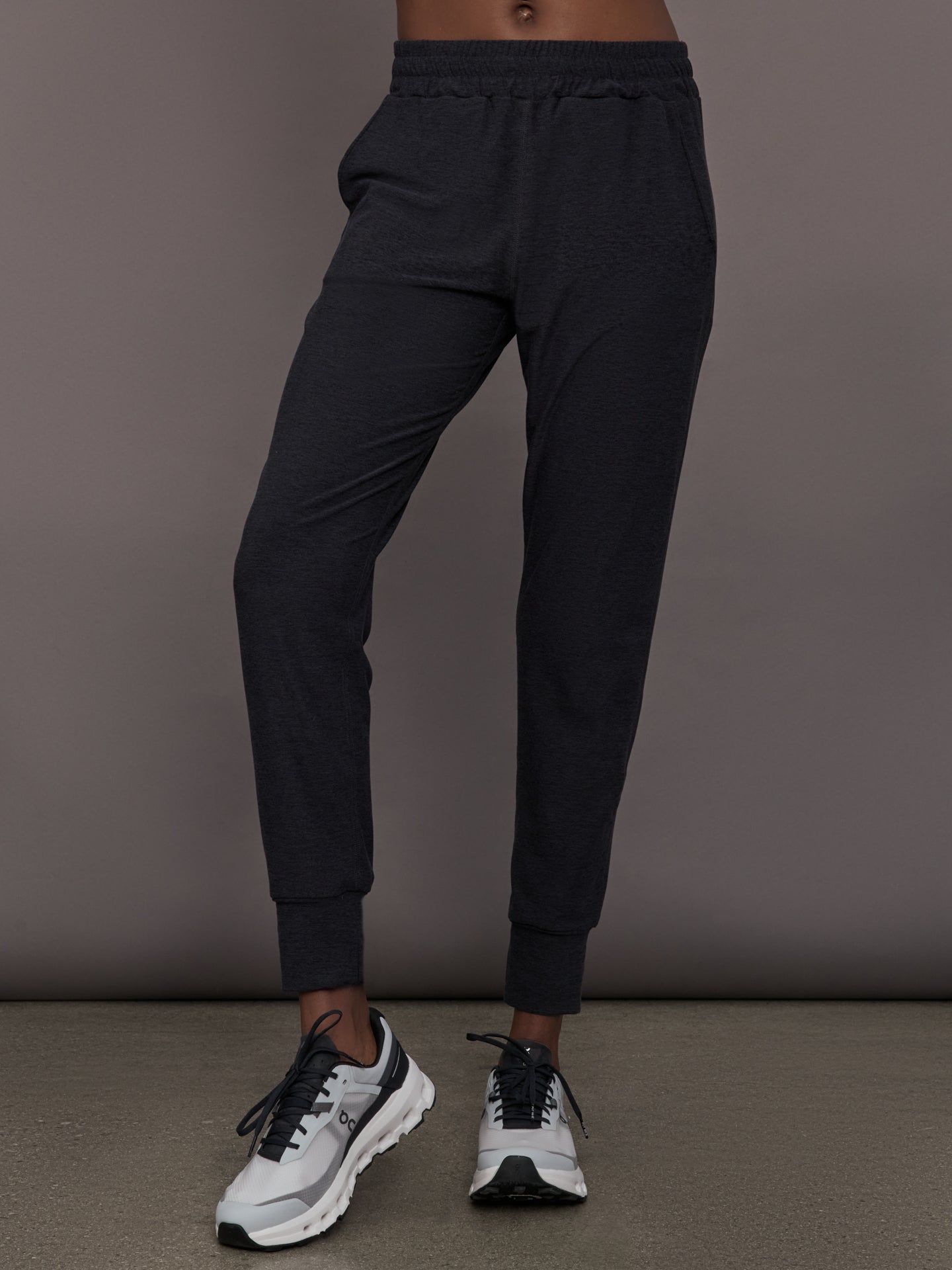 Carbon38 Jogger in Soft Luxe - Heather Black
