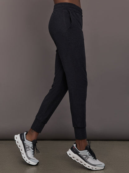Carbon38 Jogger in Soft Luxe - Heather Black