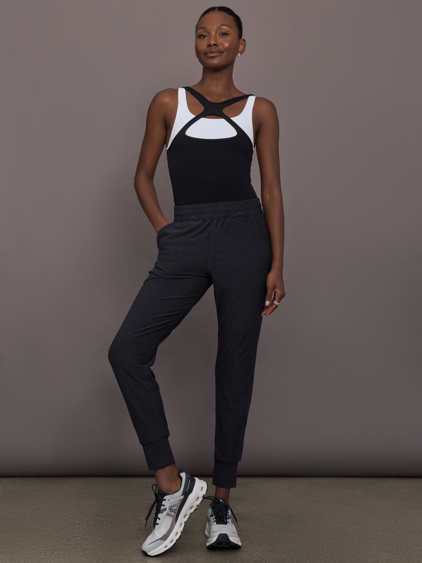 Carbon38 Jogger in Soft Luxe - Heather Black