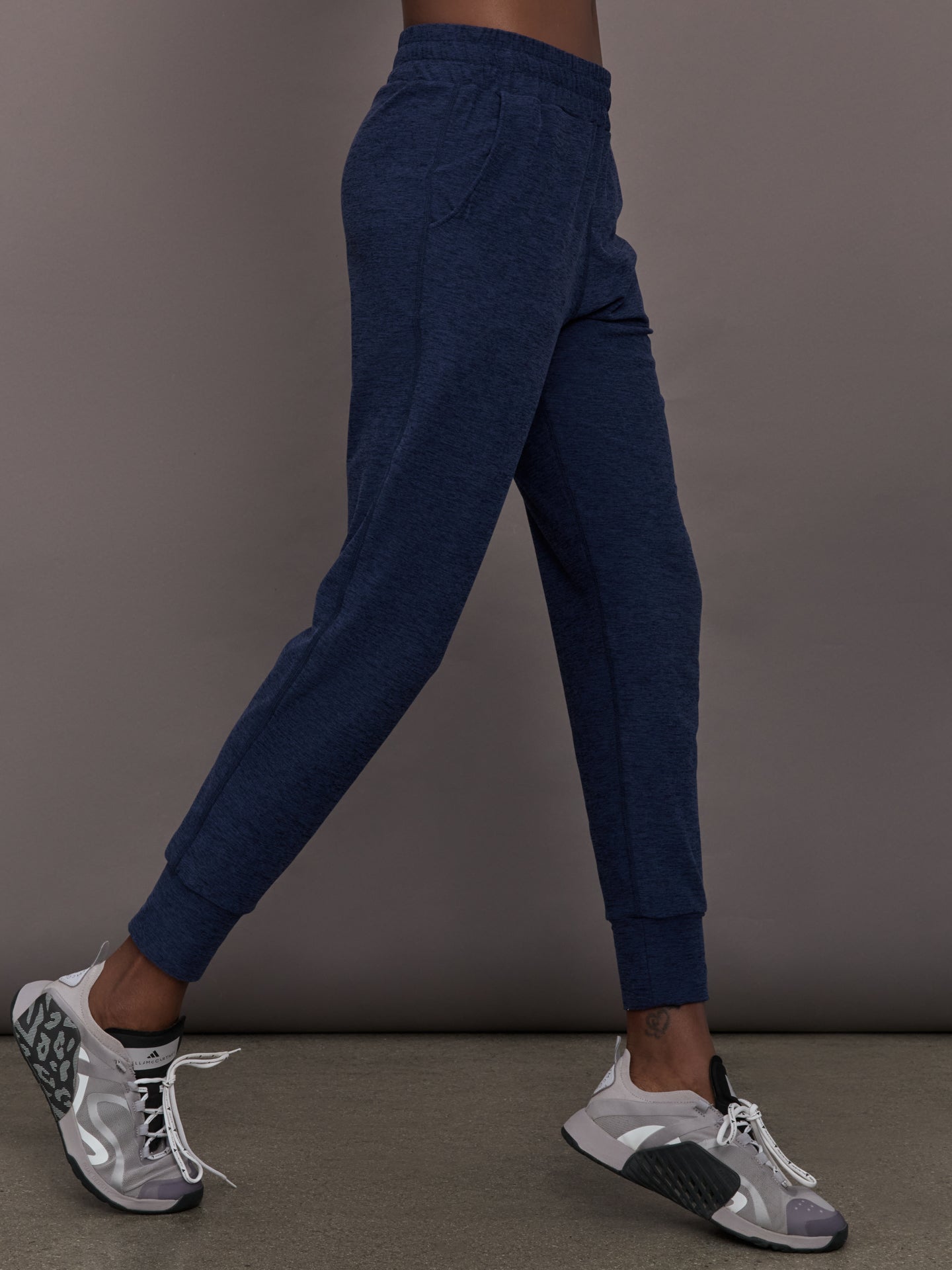 Carbon38 Jogger in Soft Luxe - Heather Navy Blazer