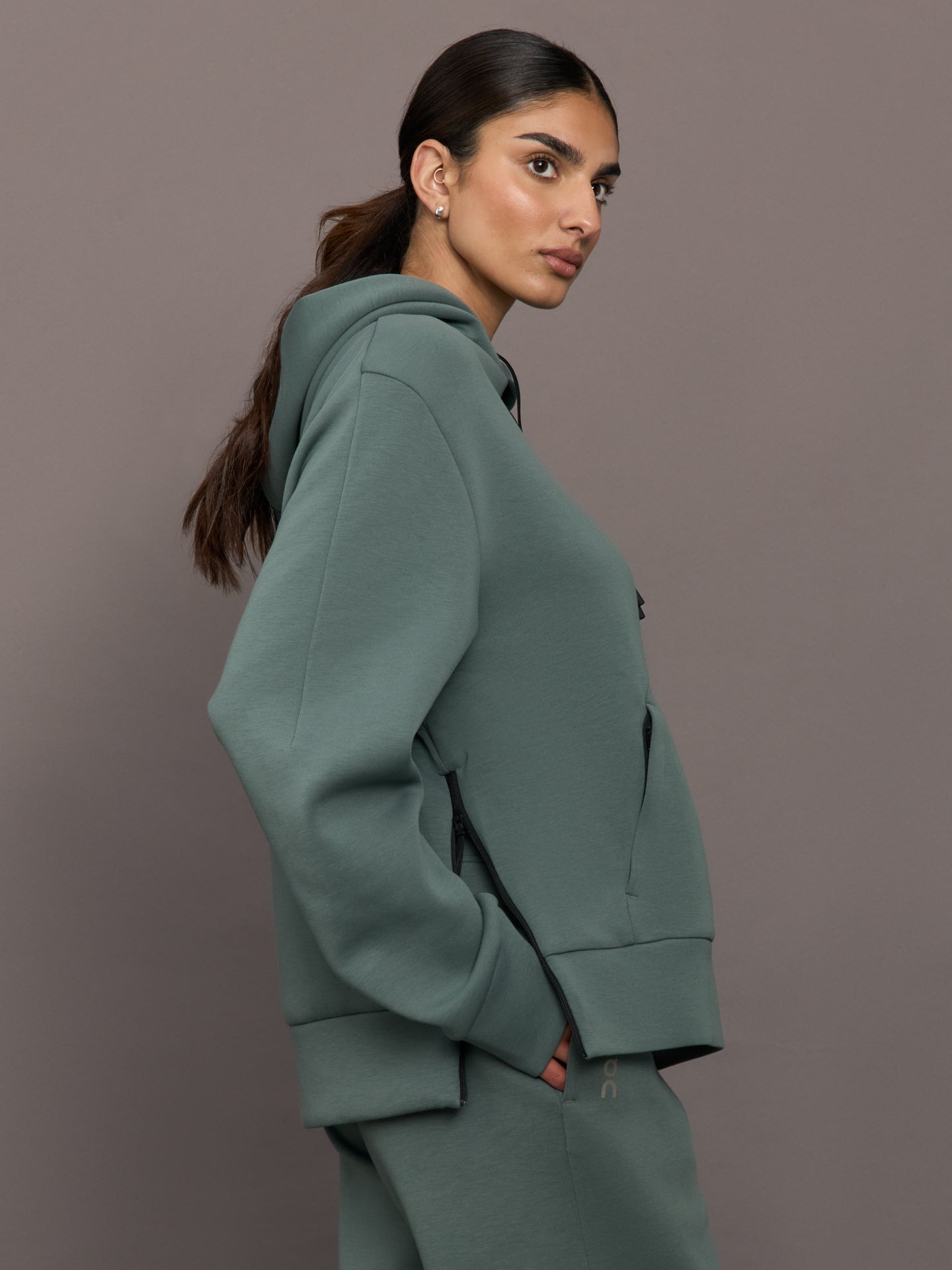 Carbon38 Focus Tech Hoodie - Olive