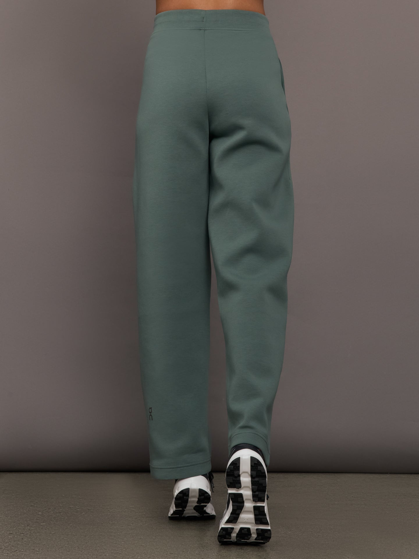 Carbon38 Focus Tech Sweatpants - Olive