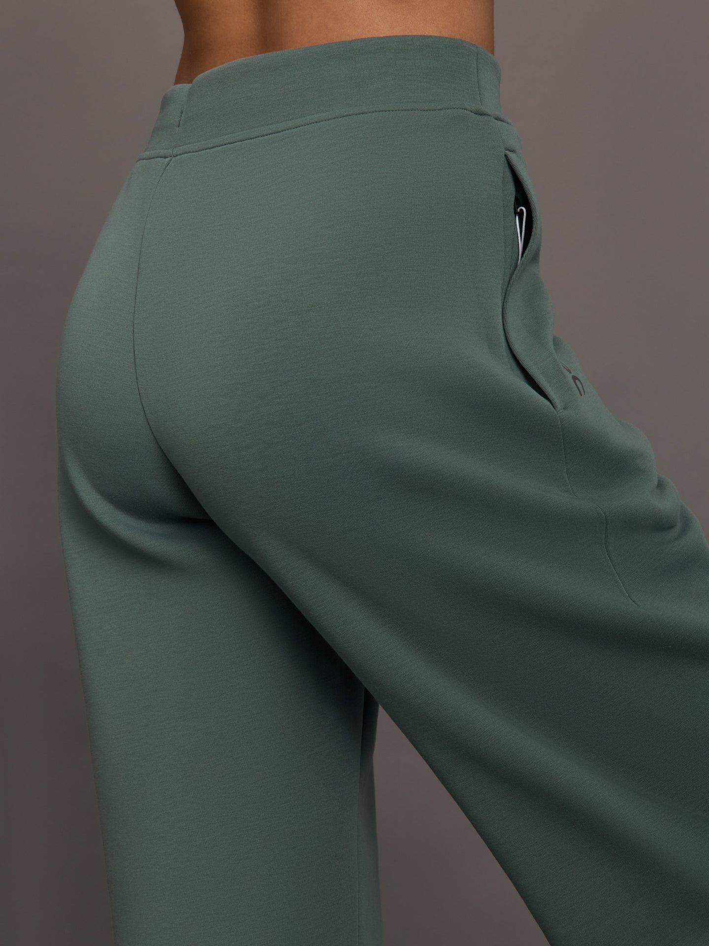 Carbon38 Focus Tech Sweatpants - Olive