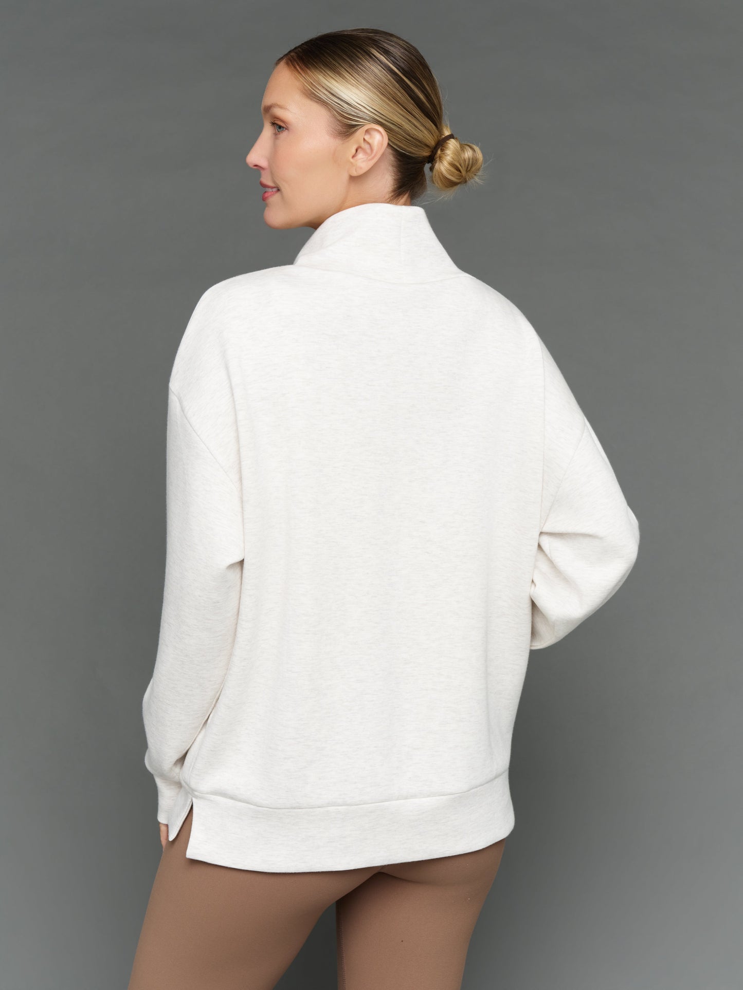 Carbon38 Mock Neck Pullover in Interlock - Moonbeam Heather
