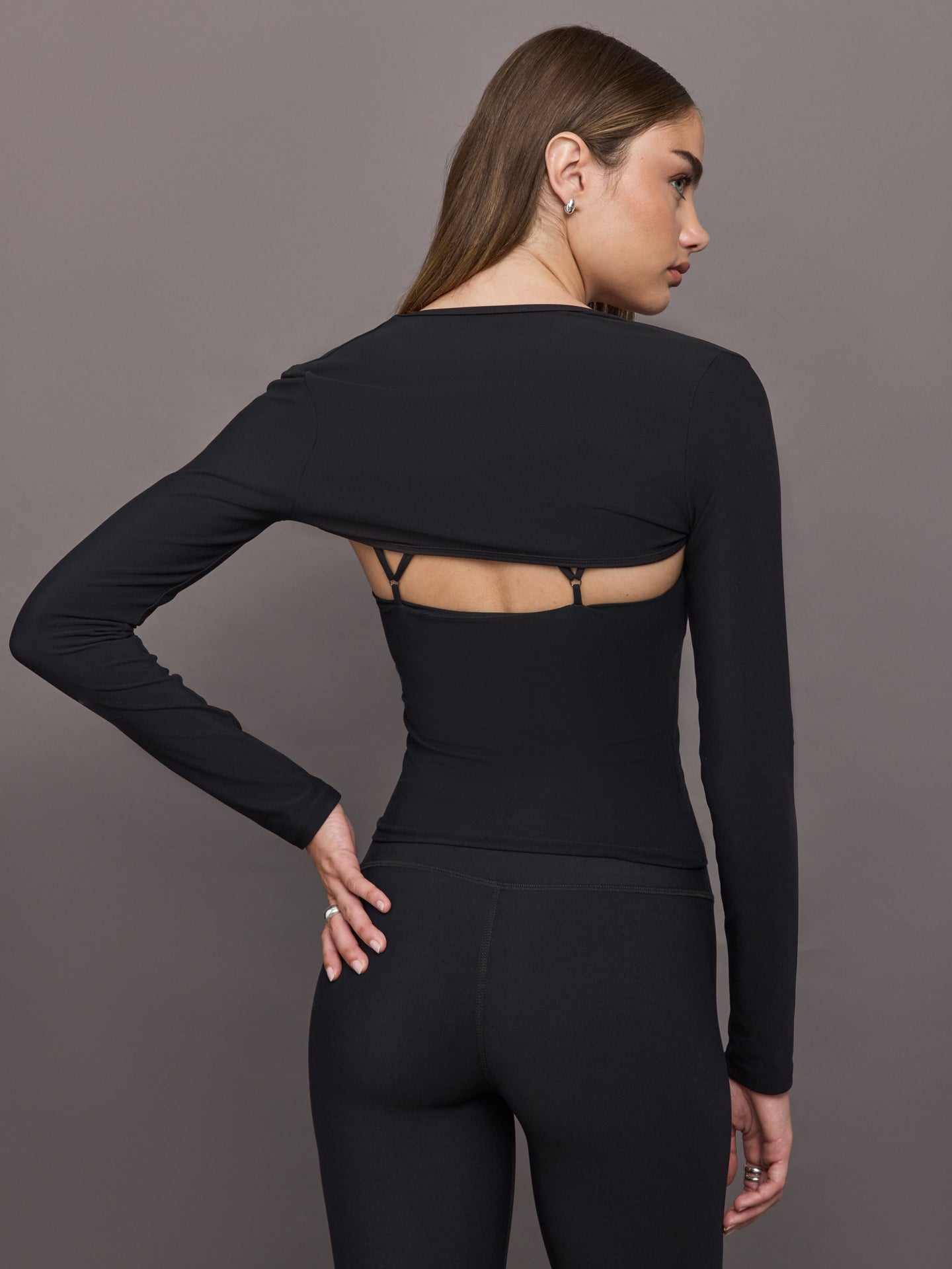 Carbon38 Long Sleeve Active Shrug in Melt - Black