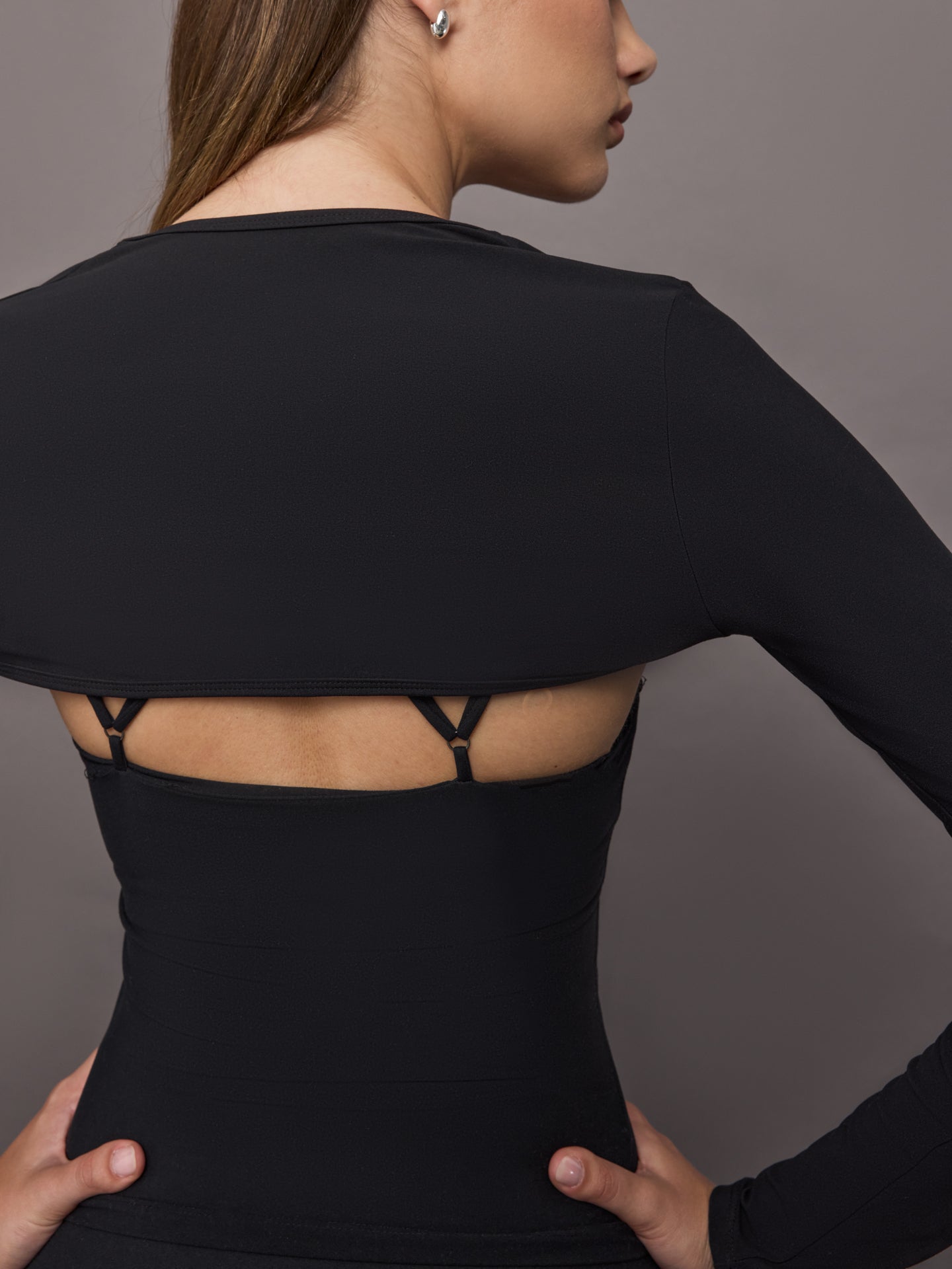 Carbon38 Long Sleeve Active Shrug in Melt - Black
