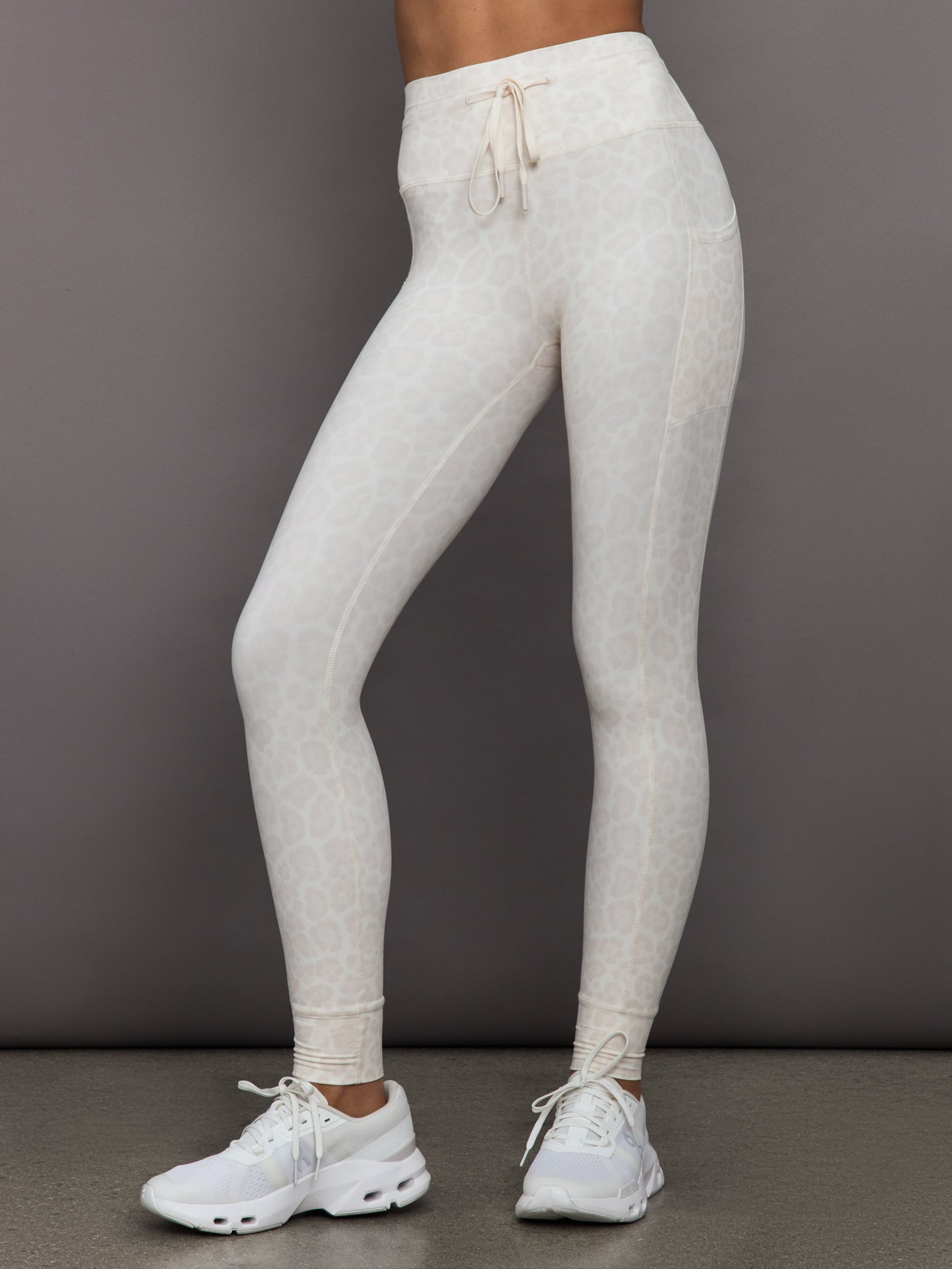Carbon38 High Rise Sport Pocket Legging in Melt - Snow Leopard
