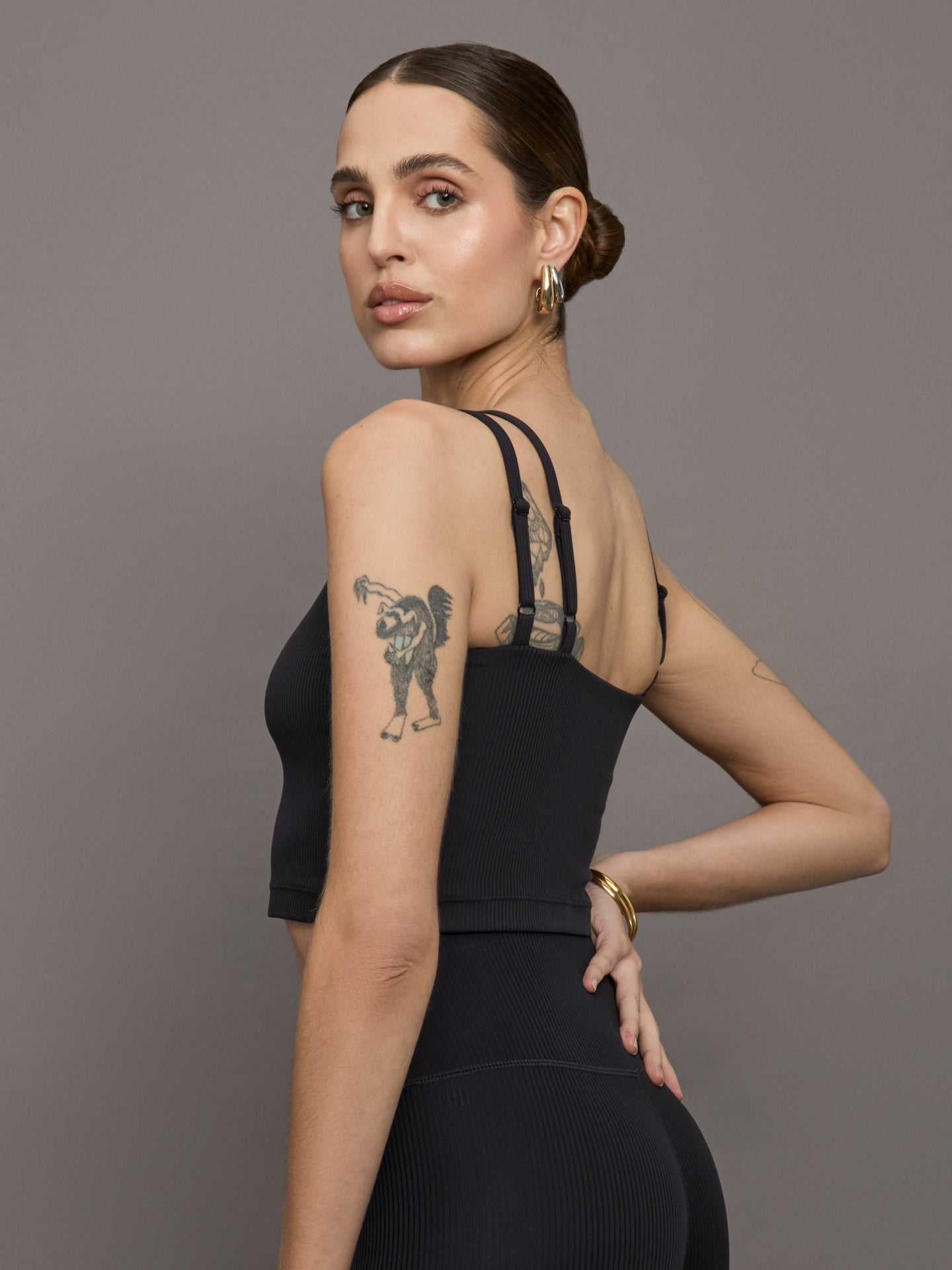 Carbon38 V-Neck Tank in Ribbed Melt - Black