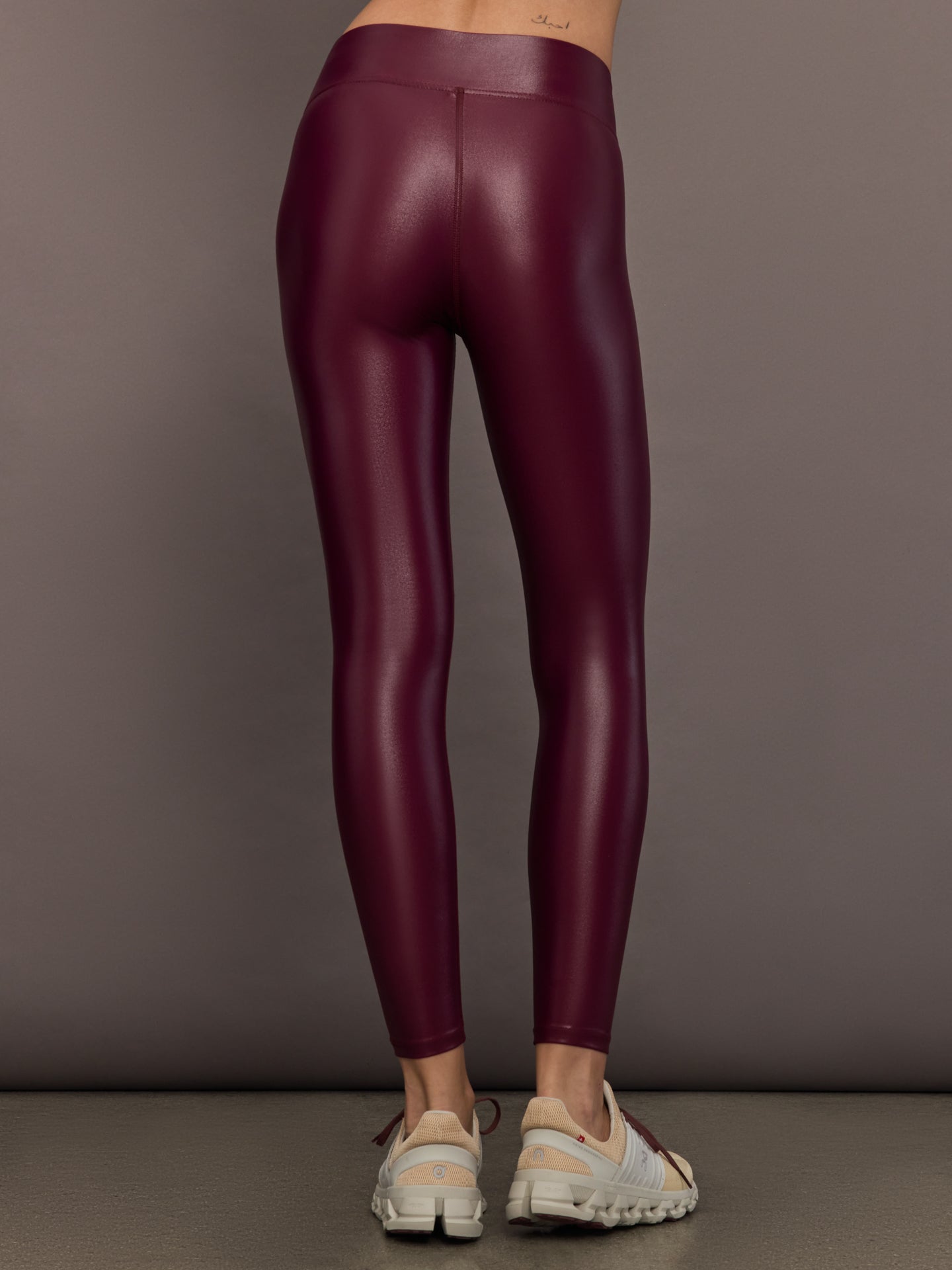 Carbon38 Regular Rise 7/8 Legging in Takara Shine - Fig