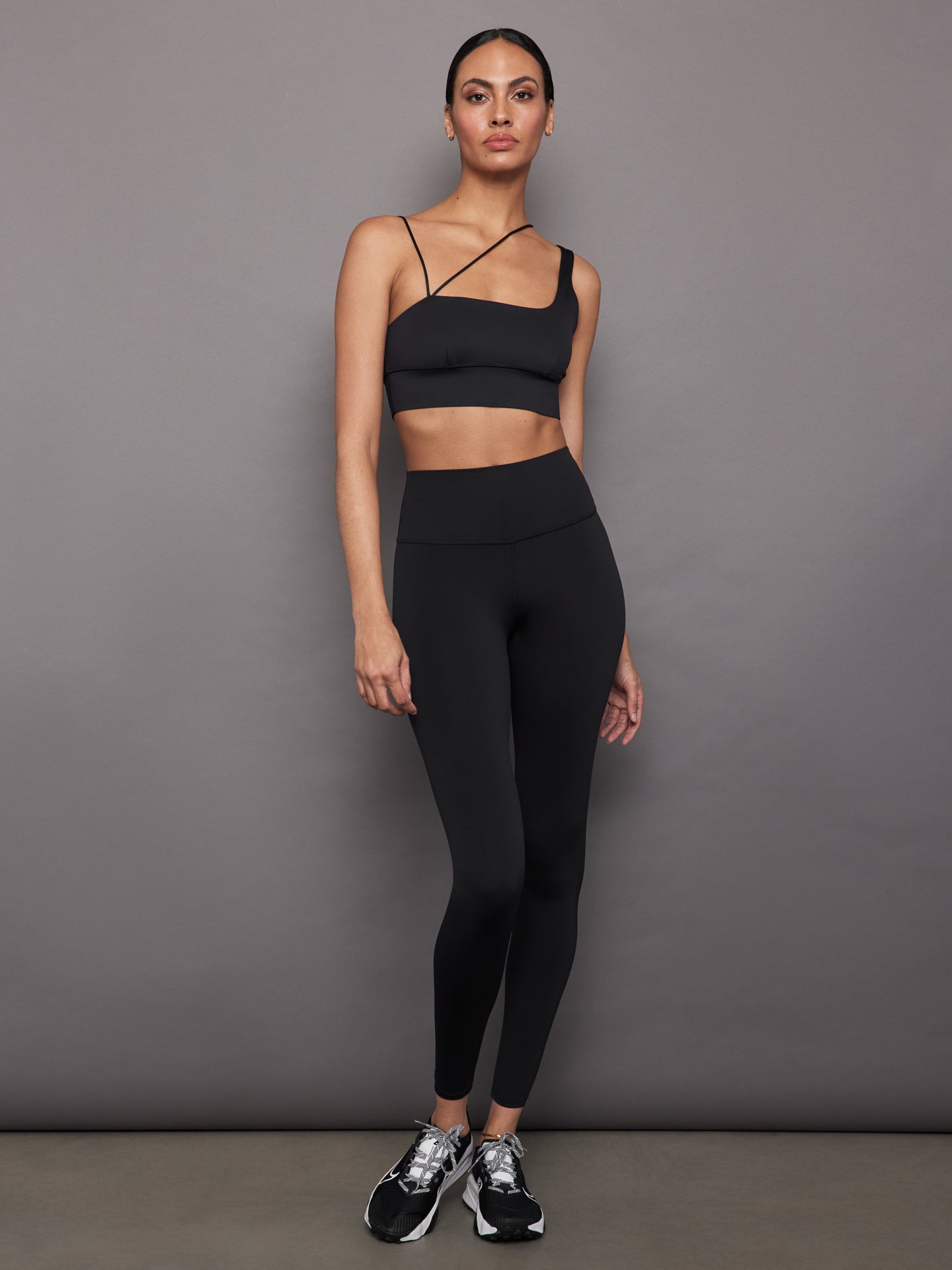 Carbon38 Asymmetrical Strappy Bra in Diamond Compression - Black