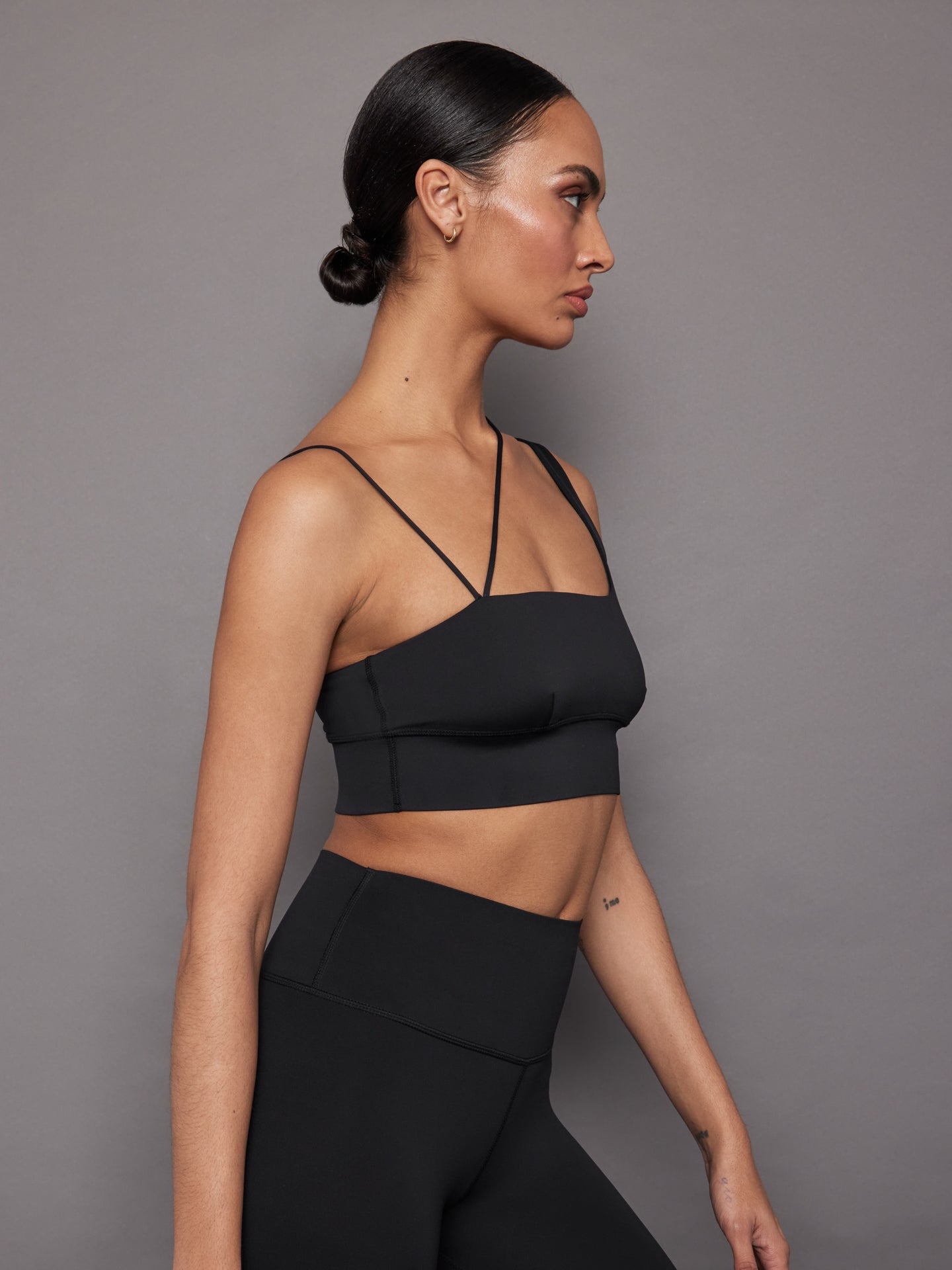 Carbon38 Asymmetrical Strappy Bra in Diamond Compression - Black