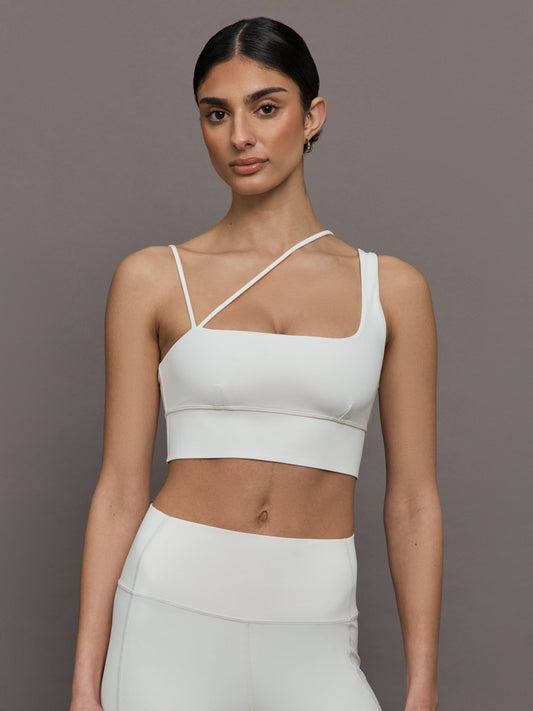 Carbon38 Asymmetrical Strappy Bra in Diamond Compression - Cloud Dancer
