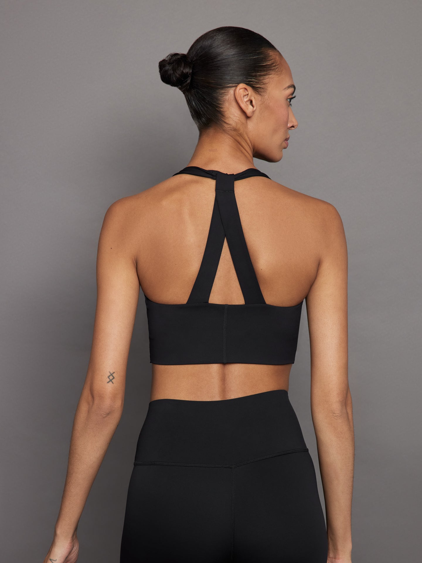 Carbon38 T Back Bra In Diamond Compression - Black