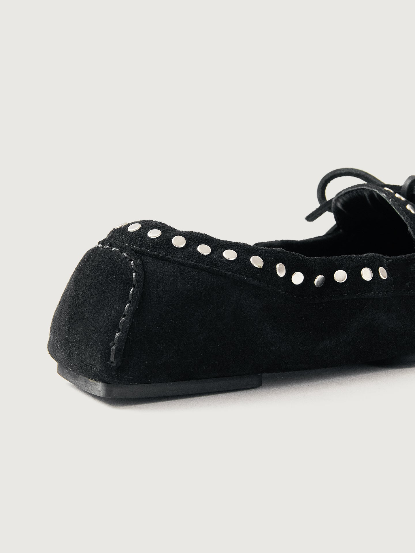 Carbon38 Calla Suede Studs - Black