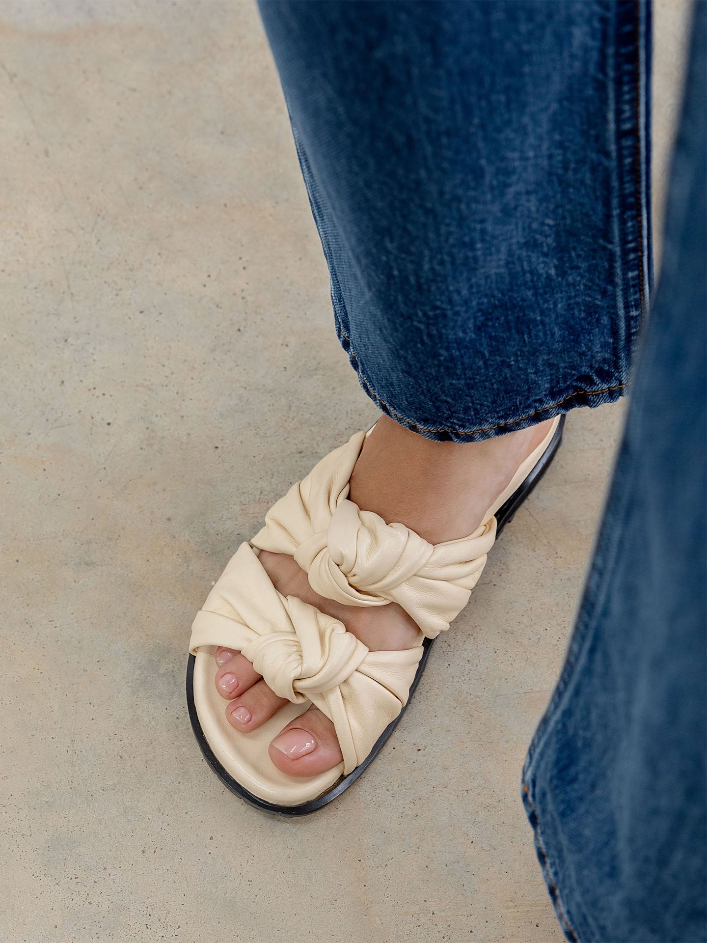 Carbon38 Tye Slide - Lait