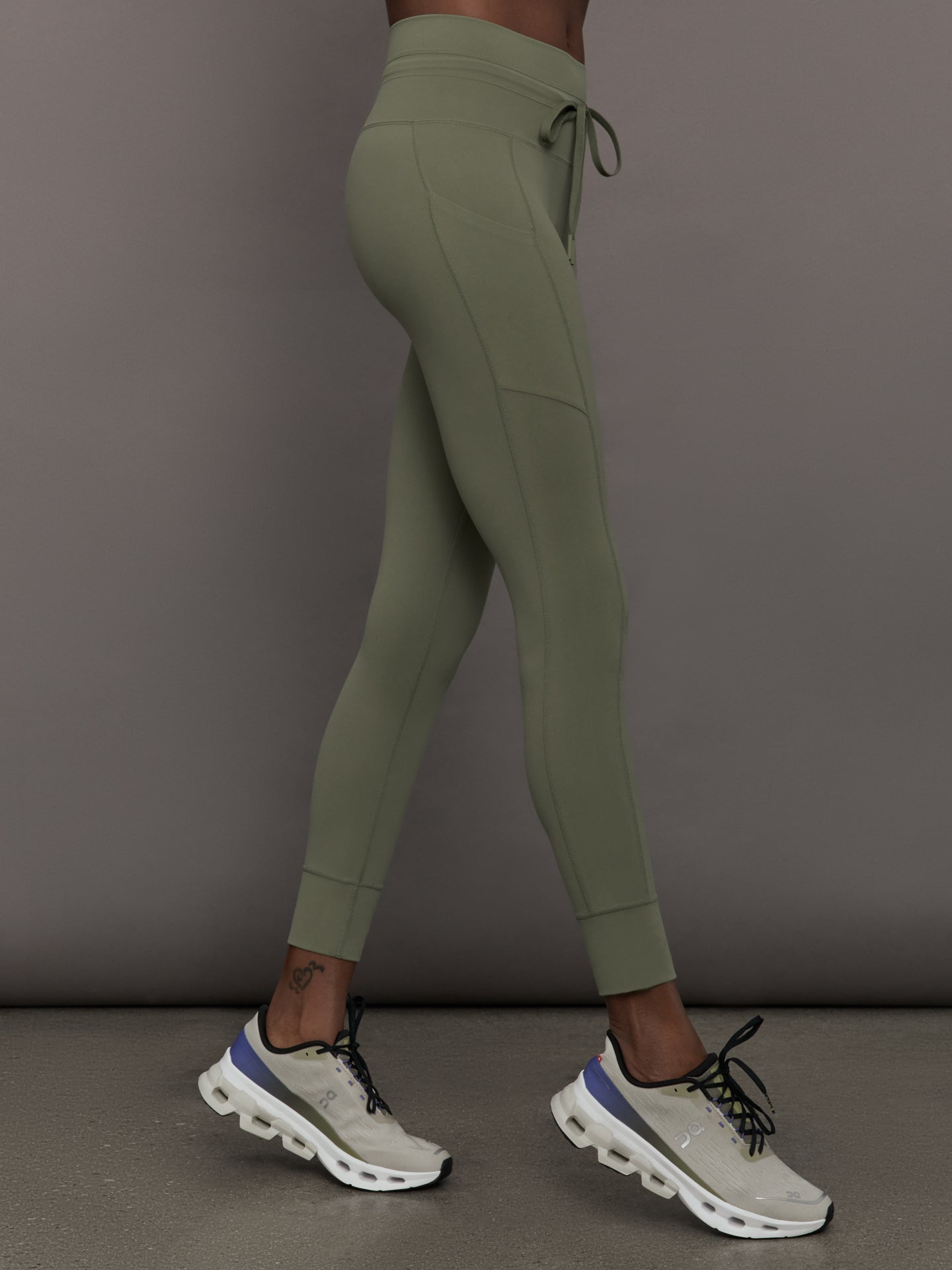 Carbon38 High Rise Sport Pocket Legging in Melt - Moss