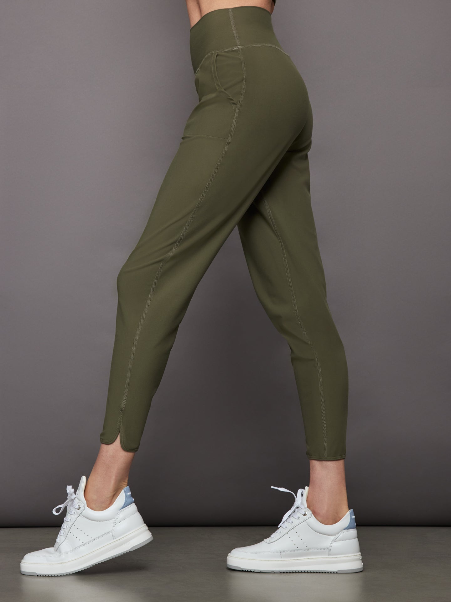 Carbon38 Jogger in Melt - Olive