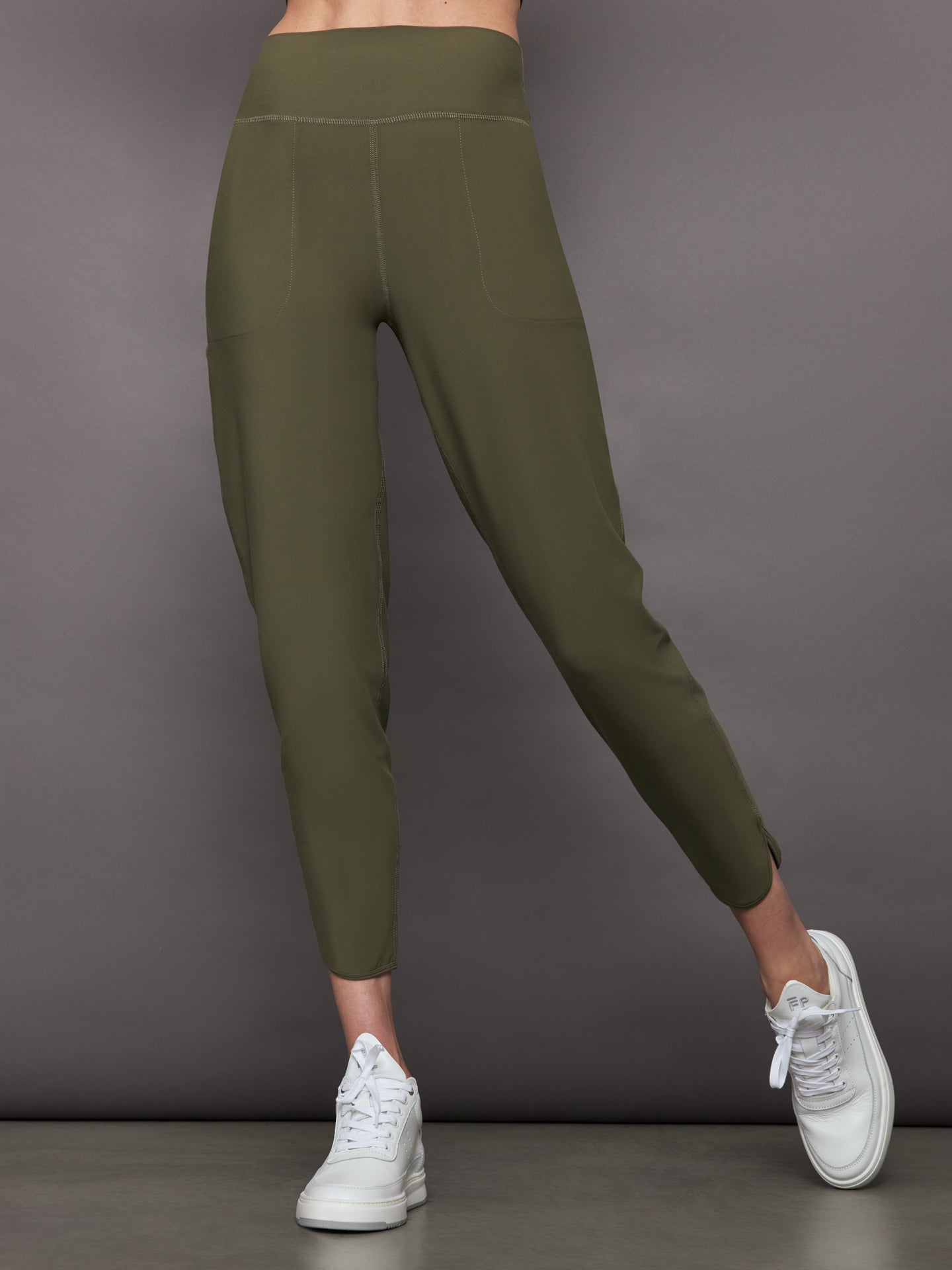 Carbon38 Jogger in Melt - Olive