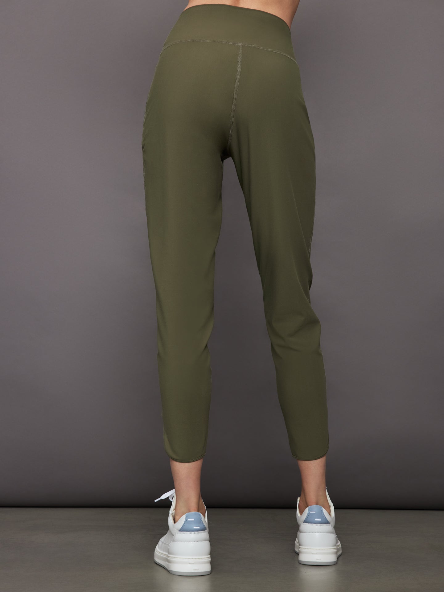 Carbon38 Jogger in Melt - Olive
