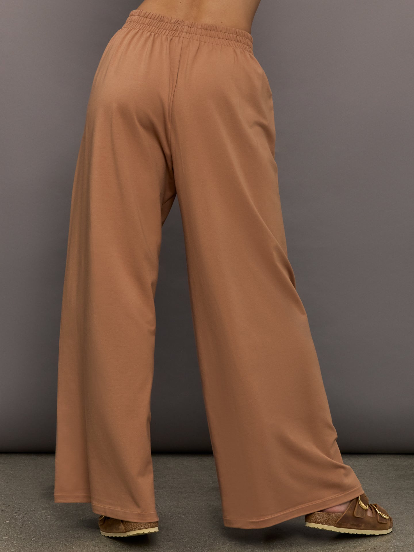 Carbon38 Boyfriend Elephant Sweatpants - Cappuccino