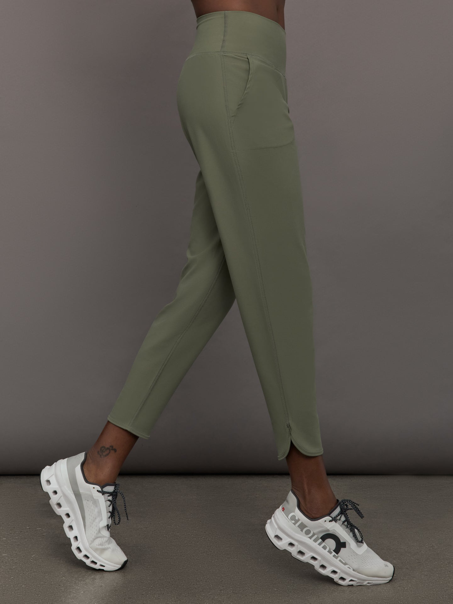 Carbon38 Jogger in Melt - Moss